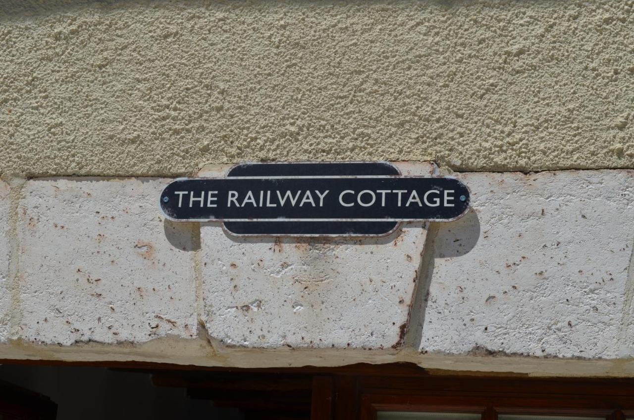 The Railway Cottage - Characterful And Comfortable Holiday Cottage Piégut-Pluviers Extérieur photo
